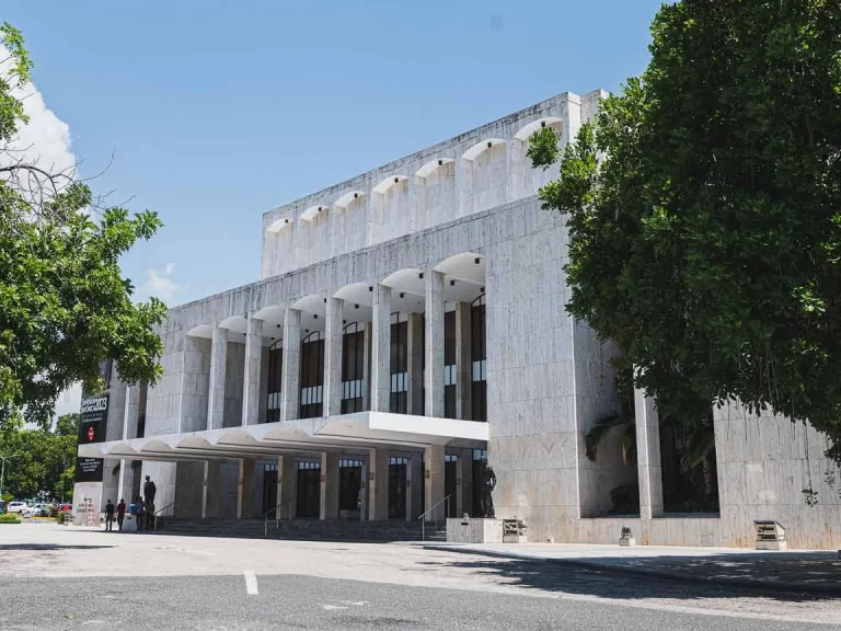 El país despide a Alex Bueno: inician las honras fúnebres en el Teatro Nacional