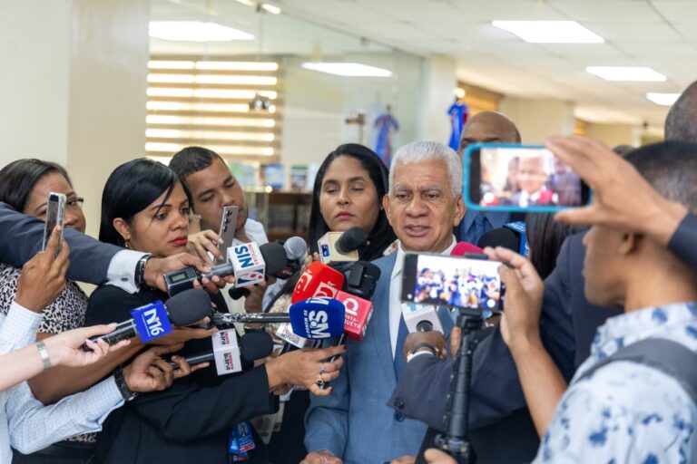 Código Penal genera debate: De los Santos lo respalda y reconoce derecho a cuestionarlo