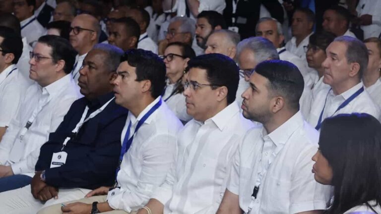 Aplausos y vítores acompañan a David Collado en encuentro partidario