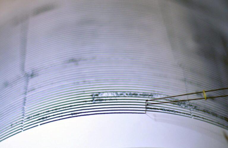 Terremoto de gran intensidad sacude Japón; advierten que podrían registrarse más movimientos