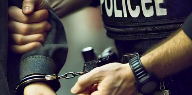 Lo acusan de pedir un soborno de RD$100 mil y termina arrestado