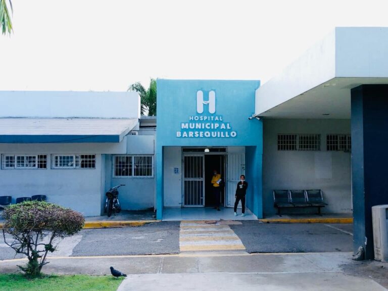 Comunitarios se movilizan por las deficiencias del Hospital Barsequillo de Haina