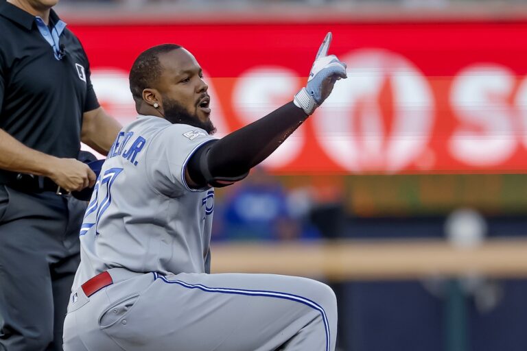 Explota el bate de Vladimir Guerrero Jr. con un grand slam en un juego para el olvido