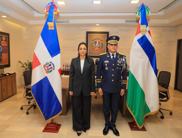 Ministra Faride Raful encabeza traspaso de mando y posesiona a Ernesto Rodríguez García como director general de la Policía Nacional