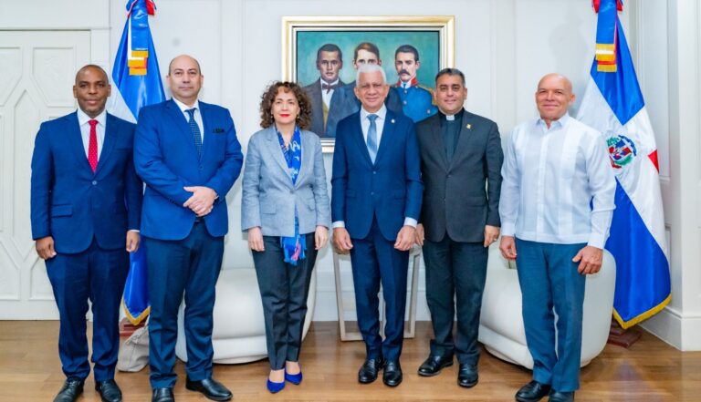 Presidente del Senado recibe a embajadora de España y abordan cooperación en ciberseguridad
