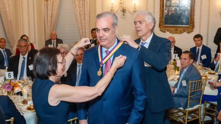 Insignia de Oro: Americas Society distingue a Abinader